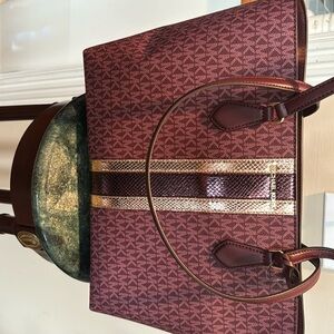 Michael Kors Sheila Shoulder Bag